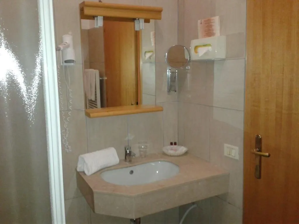 Hotel Villa Delle Ortensie Sant'Omobono Imagna 4*,