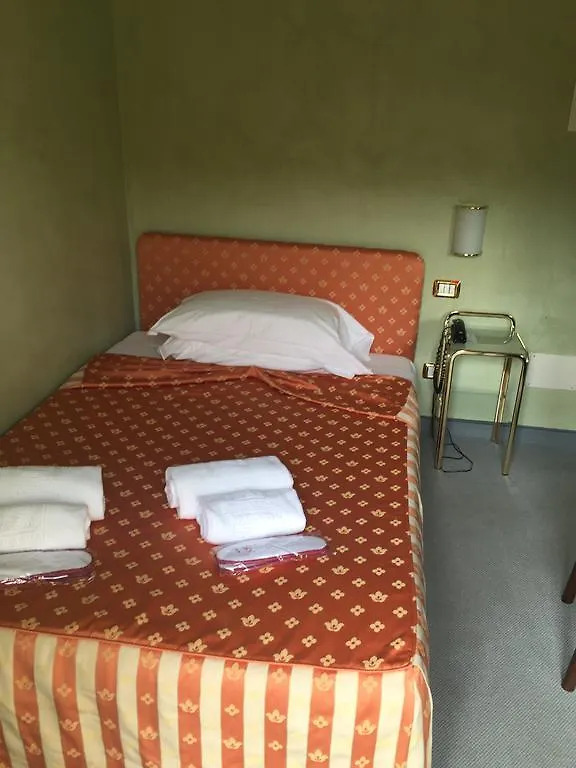 Hotel Villa Delle Ortensie Sant'Omobono Terme 4*,
