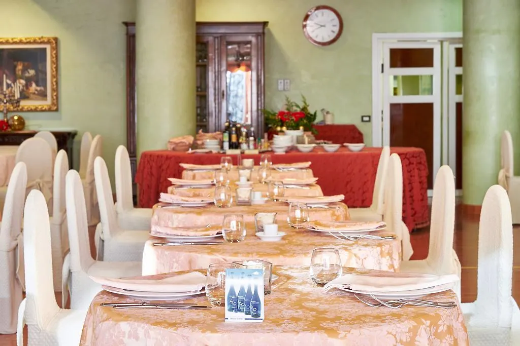 Hotel Villa Delle Ortensie Sant'Omobono Terme 4*,  Italy